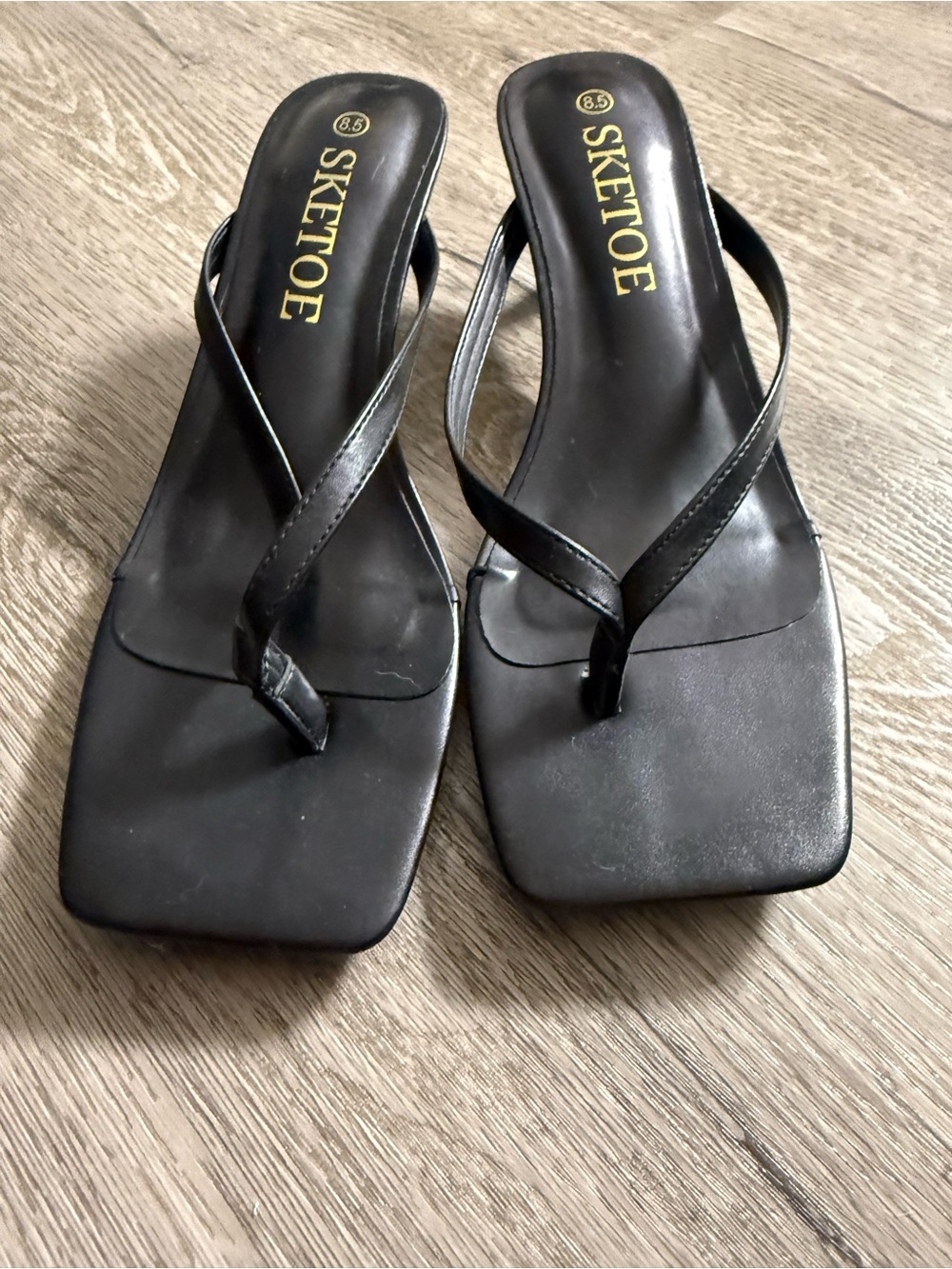 SkeToe Black Square-Toe Thong Sandals - Women's